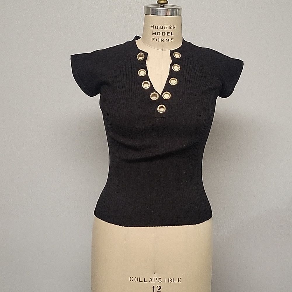 Belldini bk sweater W/gold circle rhinestone Vneck, size M